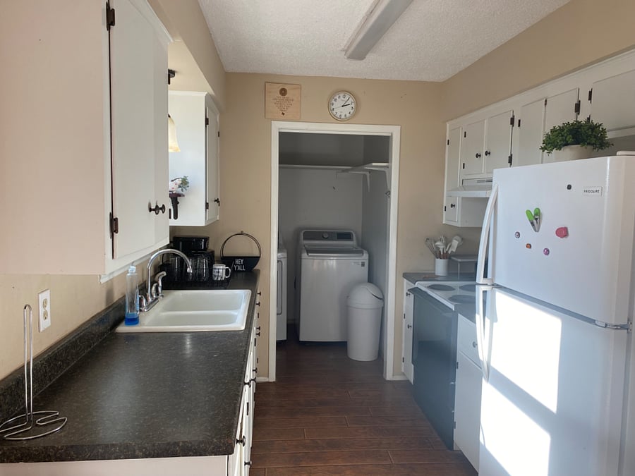 Galley Chicken with washer dryer. Coffee maker,
Microwave 