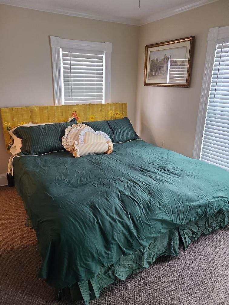 Upstairs 2nd bedroom King size bed