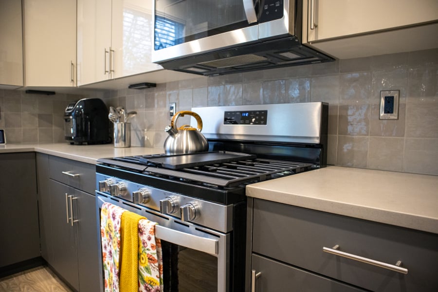 Gas stove with 5 burners