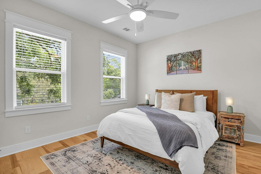 Second bedroom with queen bed