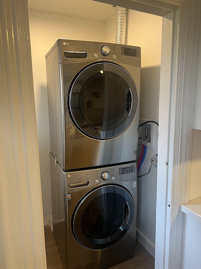 New stackable washer / dryer
