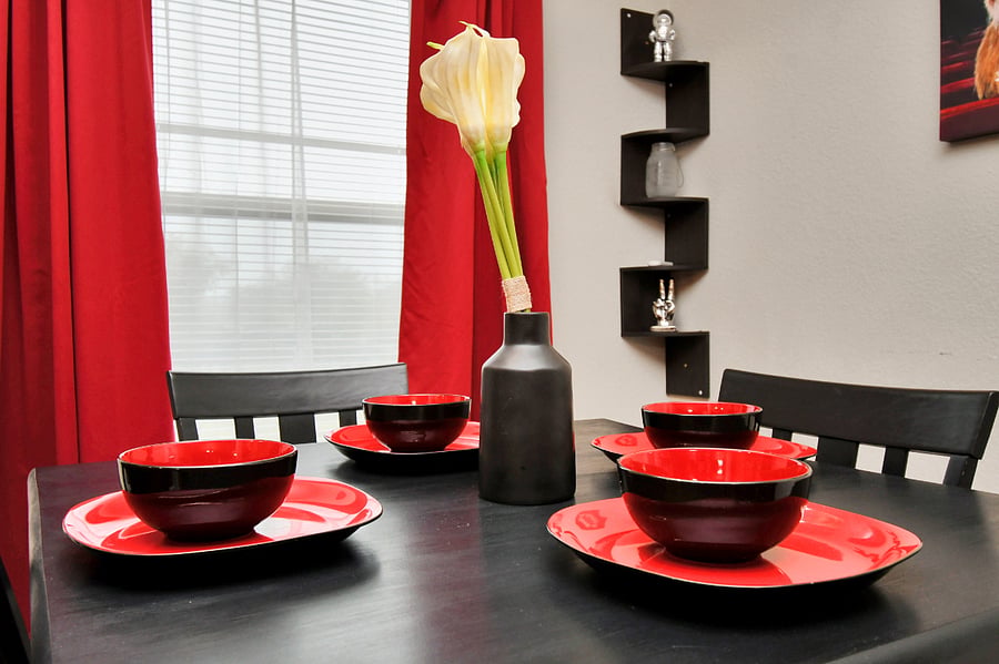 Dining with seating for 4
