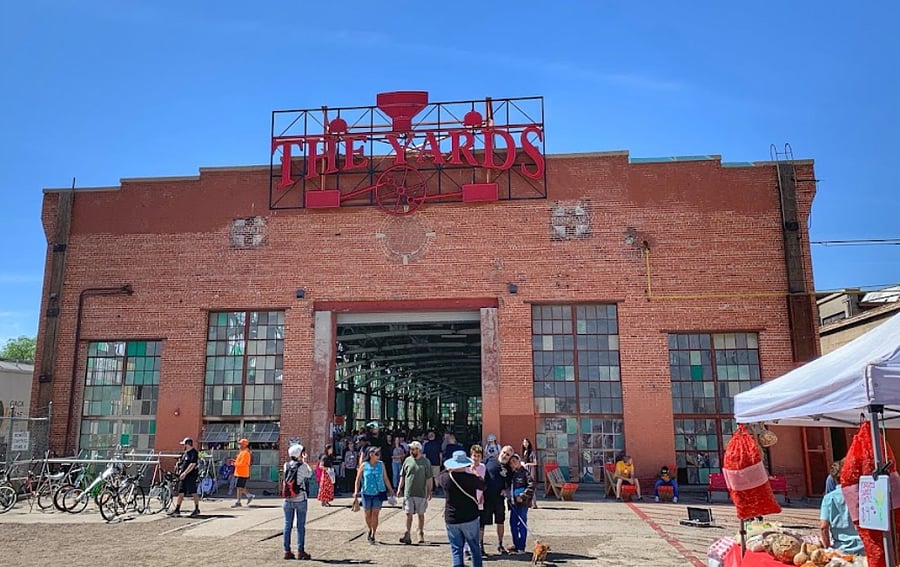 3 minute walk to the Railyard Market!