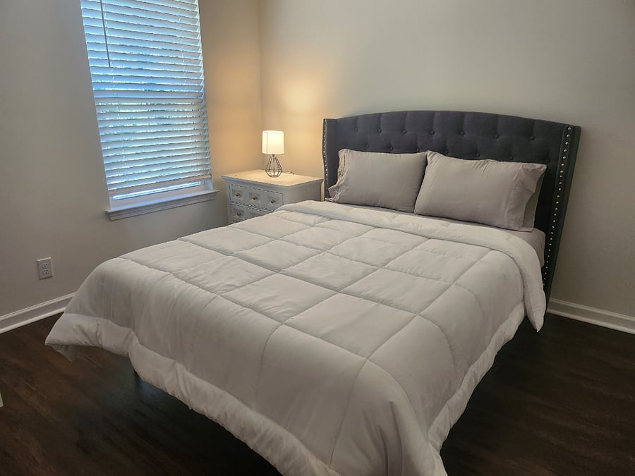 UNAVAILABLE - Queen bedroom 4