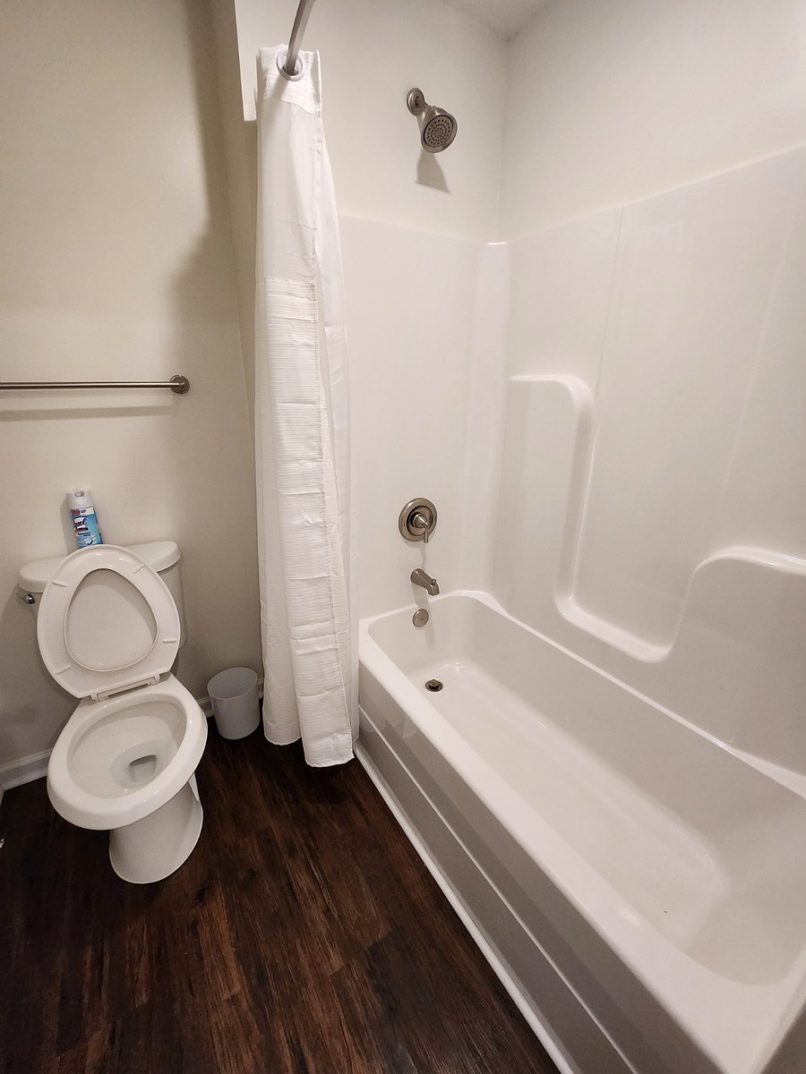 UPSTAIRS Shared bath