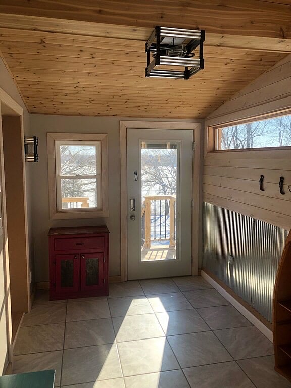 Breezeway for shoes and coats