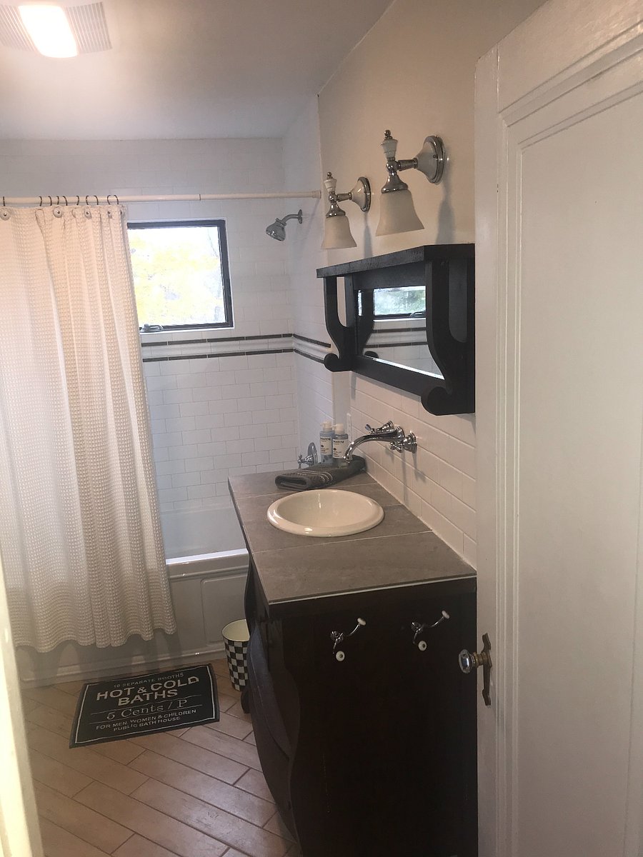2nd Floor Bathroom