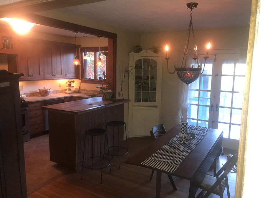 Fully appointed kitchen & dining room