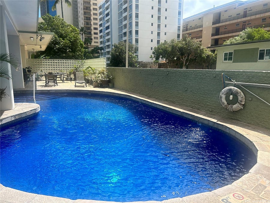 Shared pool on premises  Rosalei building.
