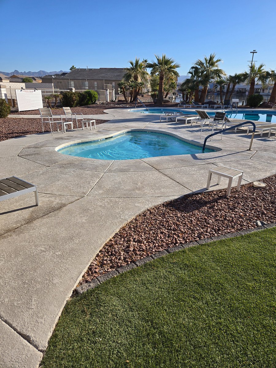 Clubhouse jacuzzi