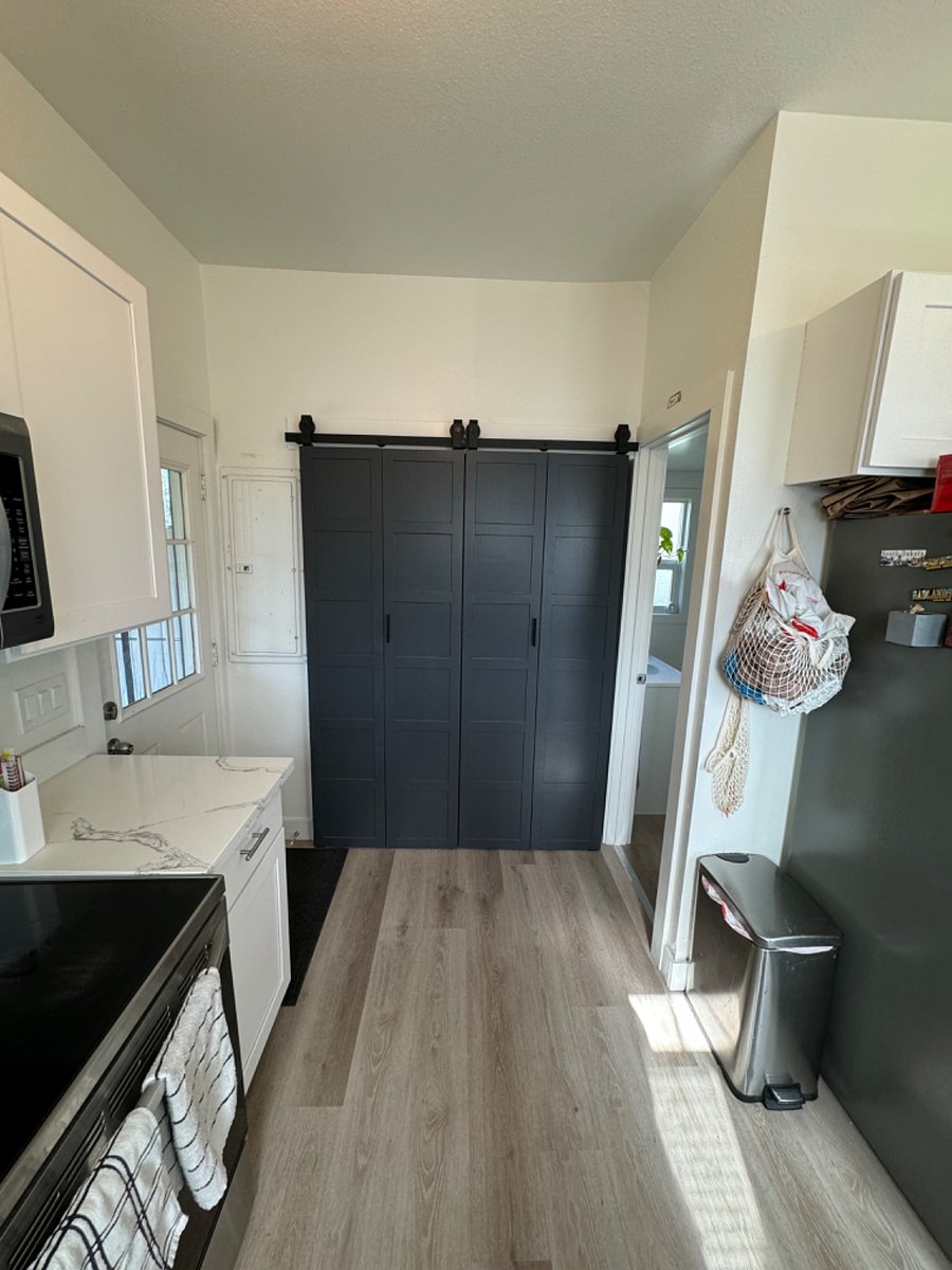Shared laundry. Laundry soap/fabric sheets provided.