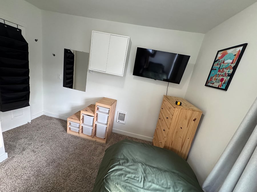 One of the 3 upstairs rooms available. Includes Smart TV.