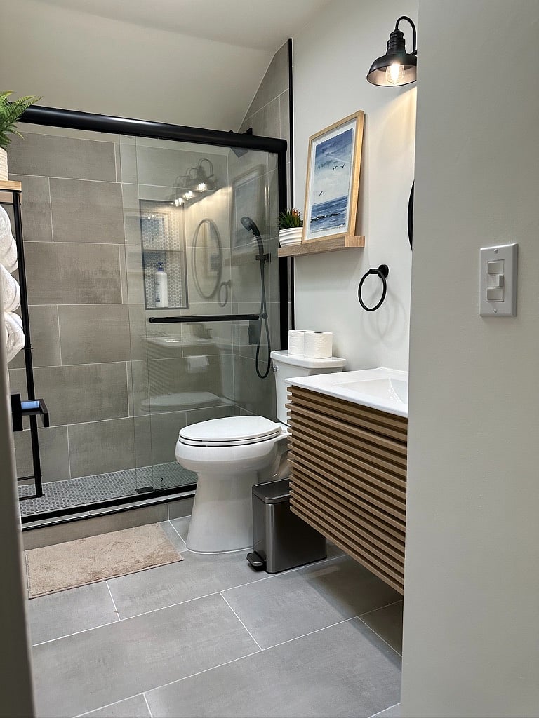 2nd Floor Bathroom