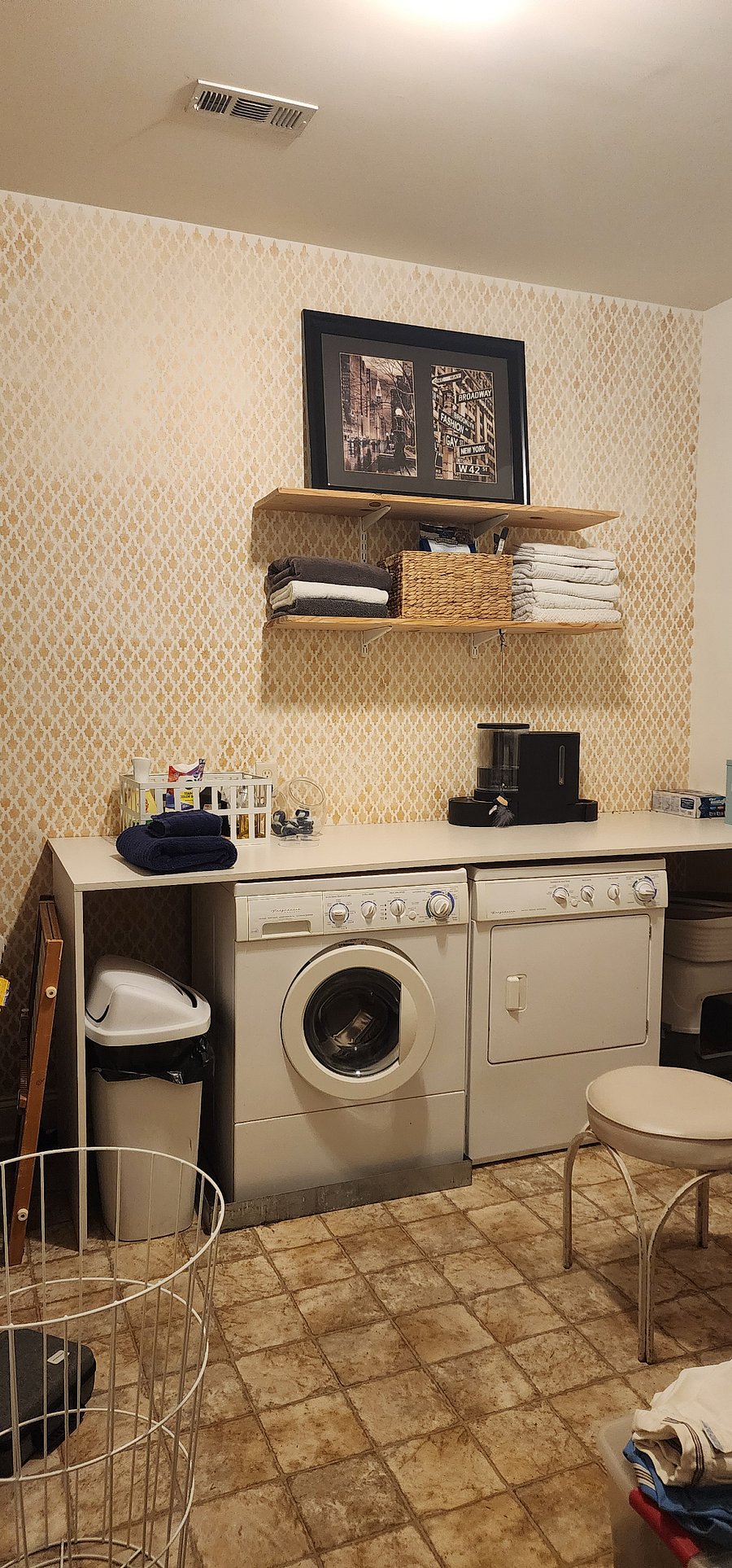 Large laundry with storage