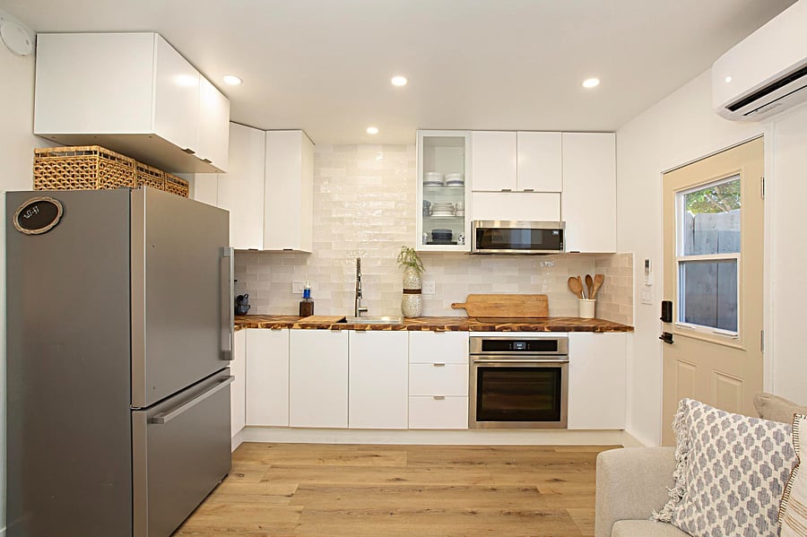  The kitchen is full-size and fully equipped to meet all your cooking needs. Featuring stunning high-end herringbone wood countertops, the space combines both style and functionality, offering a luxurious touch