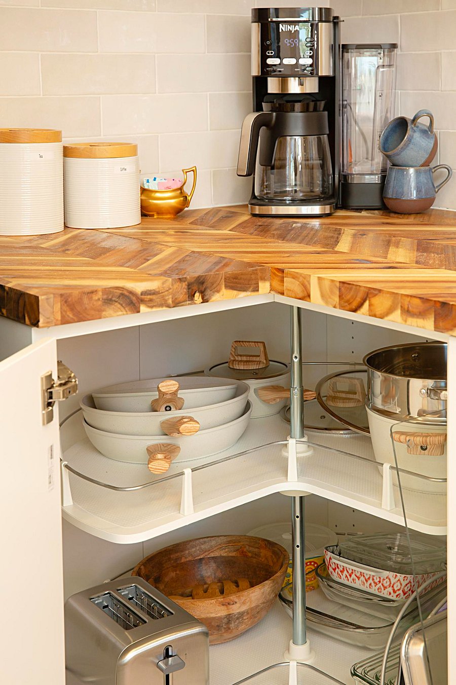 Find all the pots and pans and cooking necessities available for your use.