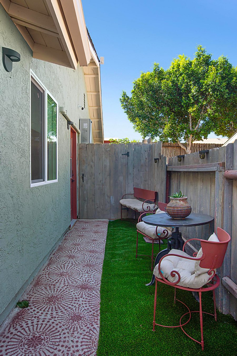 Enjoy the cozy and private patio, a perfect spot to relax in peace. This intimate outdoor space offers a quiet retreat, ideal for unwinding or enjoying a moment of calm.