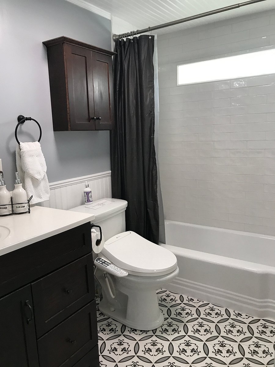 Full bathroom with bidet