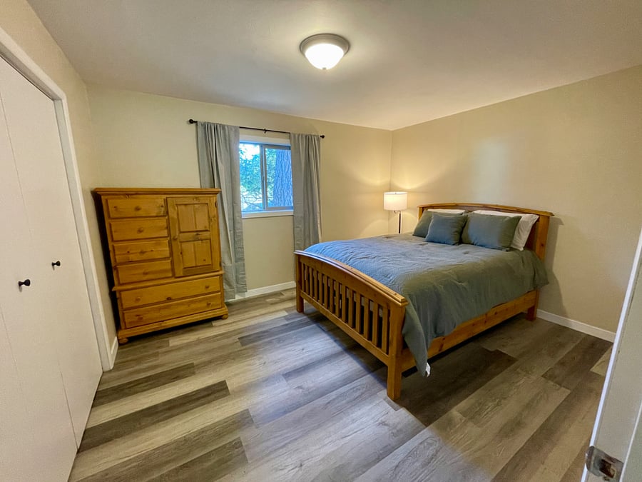 Queen Bedroom, large closet