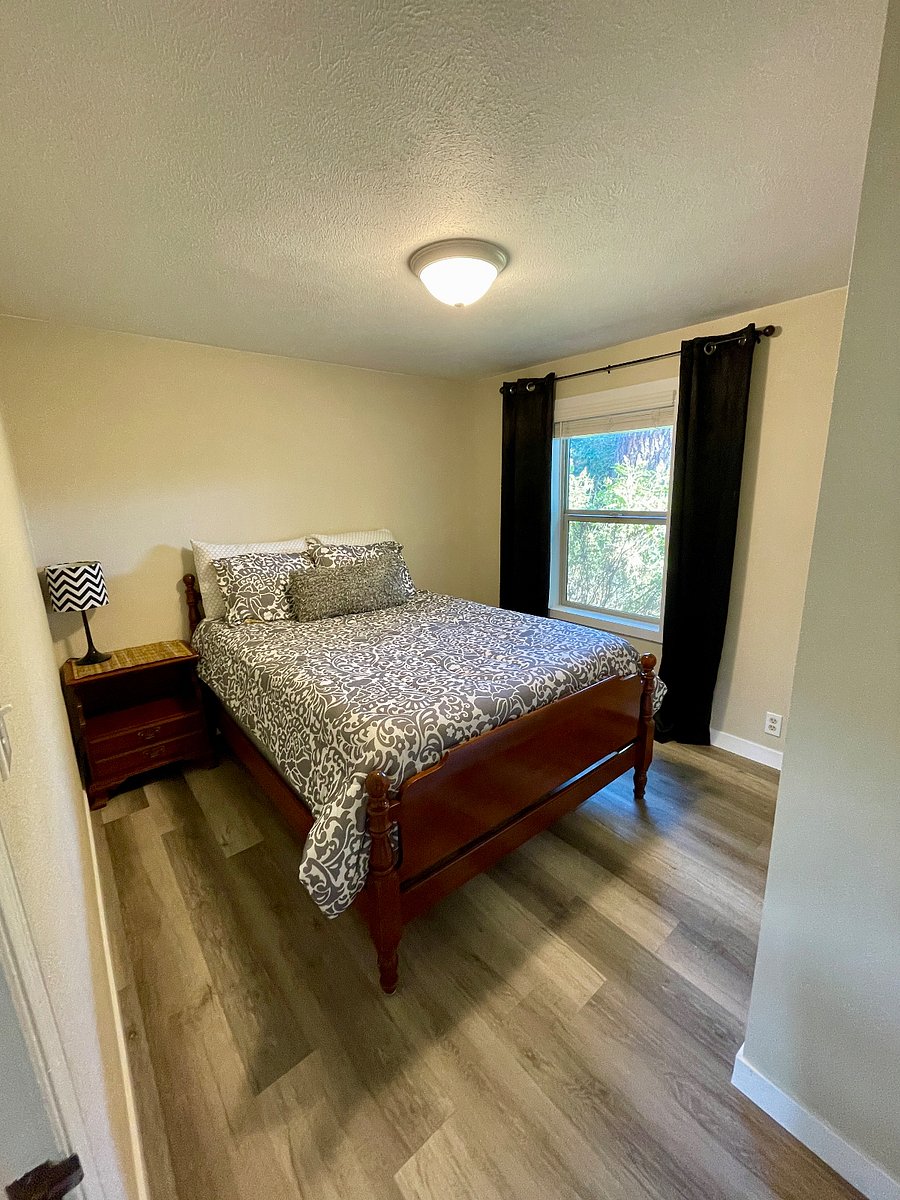 Full Bedroom w/Closet