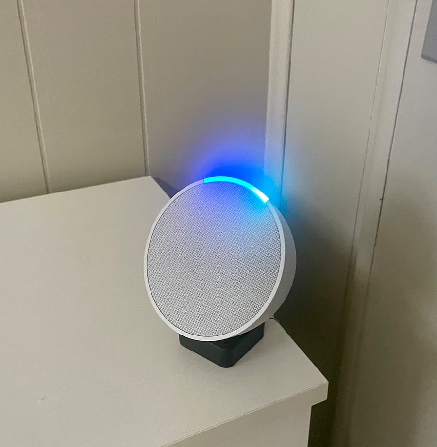Smart Speaker "Alexa" to give you updates on news, weather among other information