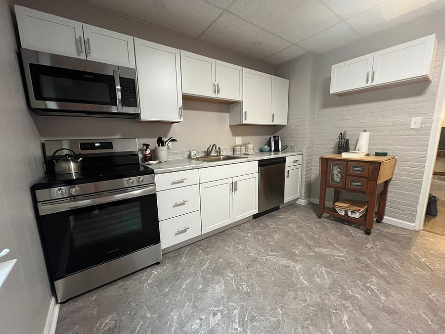 Notice the dishwasher and all the storage space!