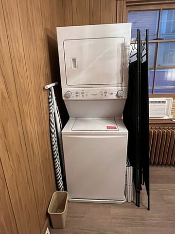 Full Size washer and Dryer in Apt!