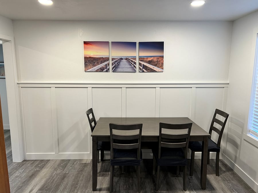 Dining table pulls out and seats 6