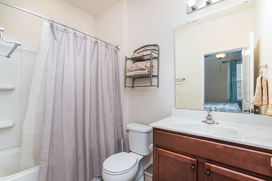 fourth bedroom's bathroom (main floor)