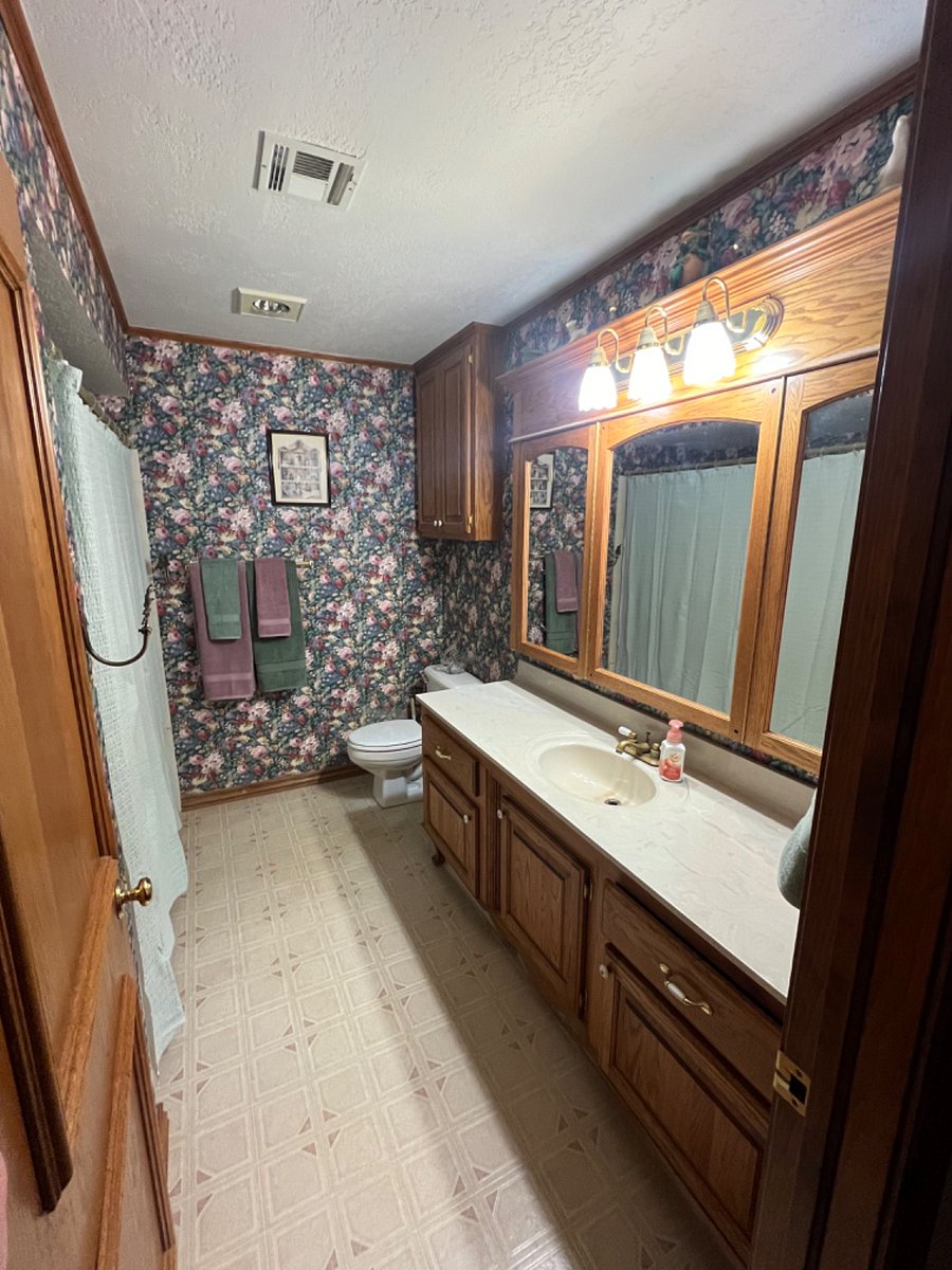 Hall bathroom 