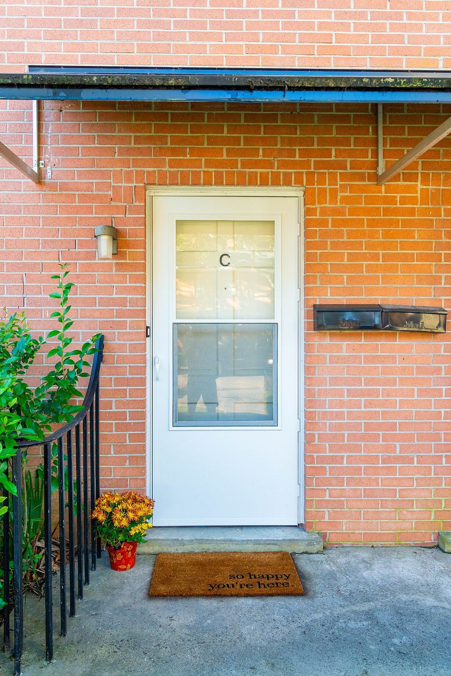 Located within a small townhome complex right next to the MUSC campus and in Downtown Charleston.