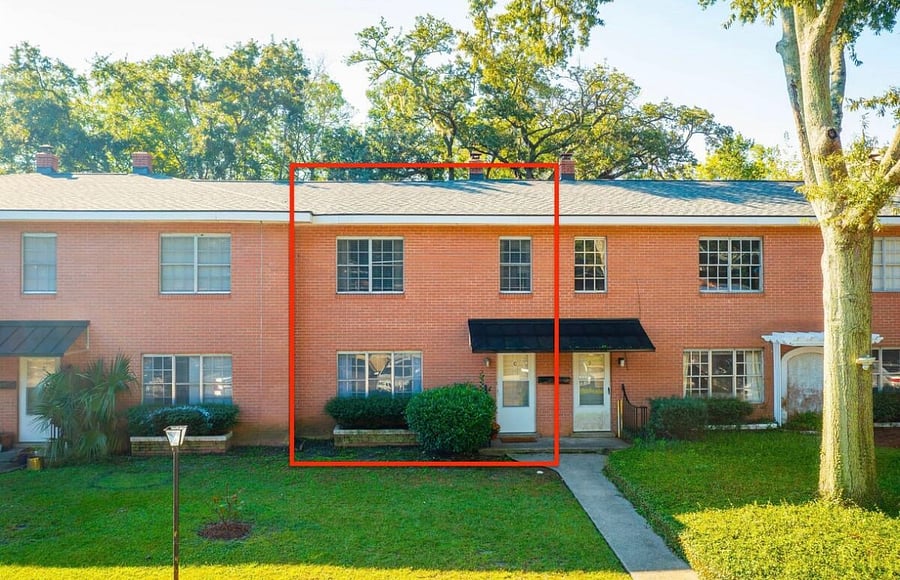 Located within a small townhome complex right next to the MUSC campus and in Downtown Charleston.