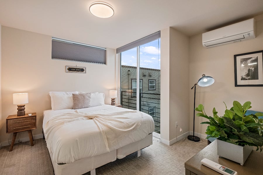 Master bedroom 