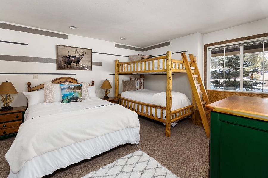 Bedroom 3 with 1 queen bed and large beautiful pine log bunk w/2 beds & smart tv. Perfect for large groups.
