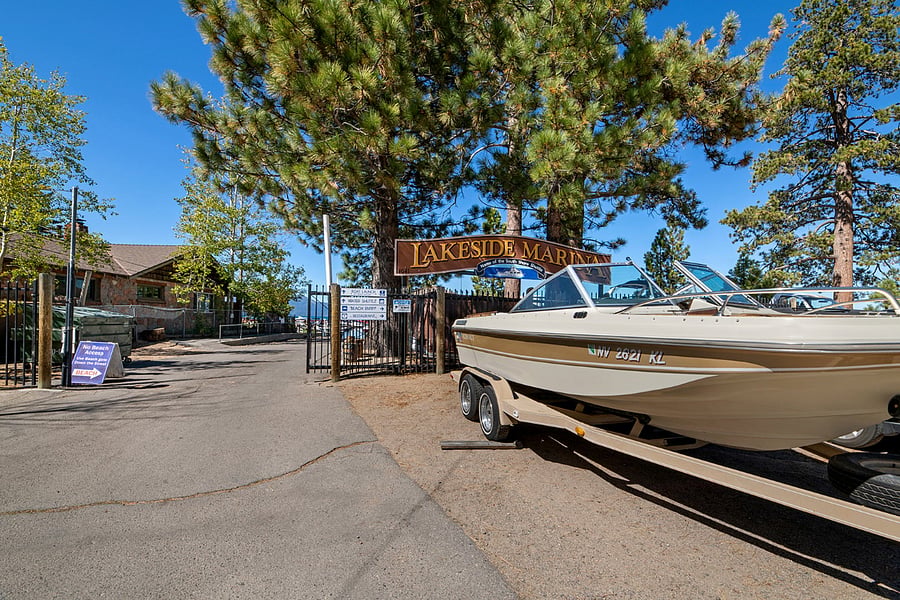 Walk to the boat , jet ski, and water taxi rental shop from your front door in 5 minutes.