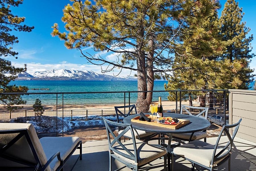 Walk 5 min to the Landing Restaurant for breathtaking lake views while enjoying a meal with friends
