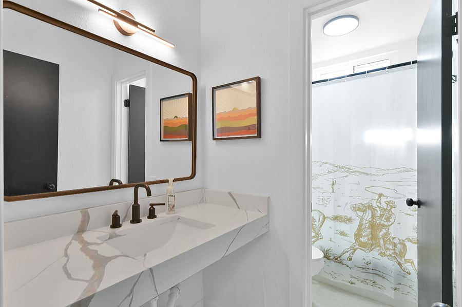 This bathroom is located upstairs and is shared between the two bedrooms.
Towels and linens are all provided.