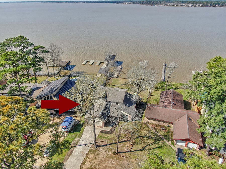 Here you can see the lake access and quiet neighborhood.