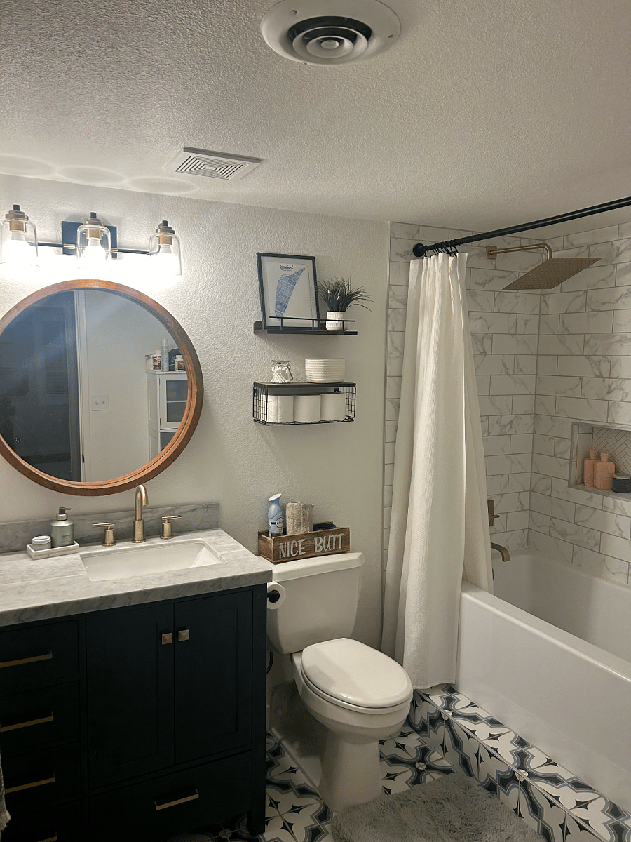 Additional bathroom with start up toiletries
