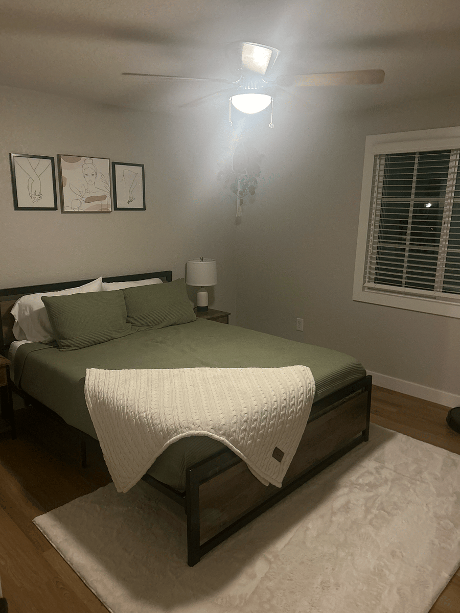 Additional spare bedroom with queen memory foam Serta mattress