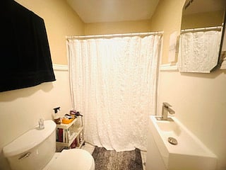 Bathroom storage caddy included.