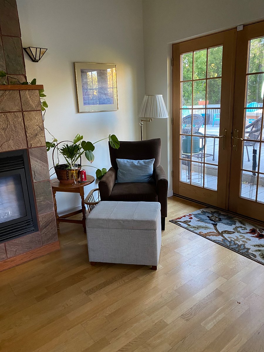 Family room up stairs that we can share if you wish. 