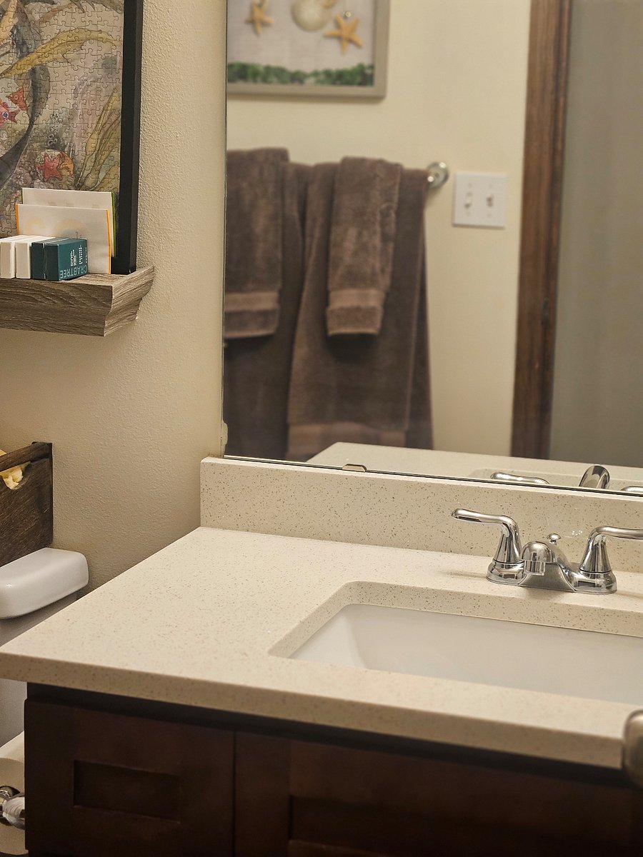 Hallway bathroom (sink)