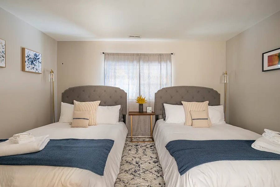 2 Queen Beds