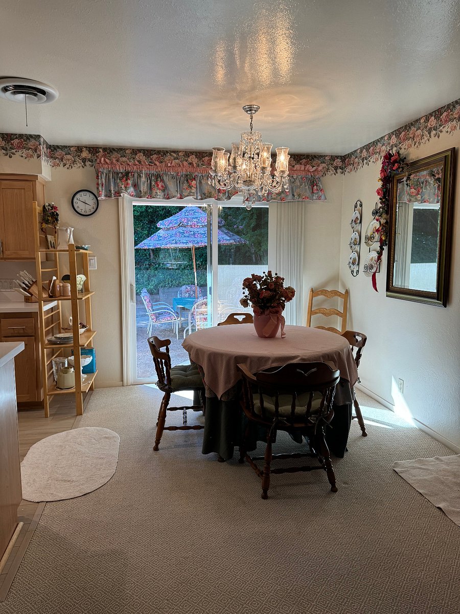Dining area overlooks large rear yard and patio area.
