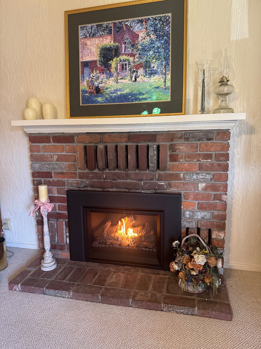 Gas fireplace with thermostat
