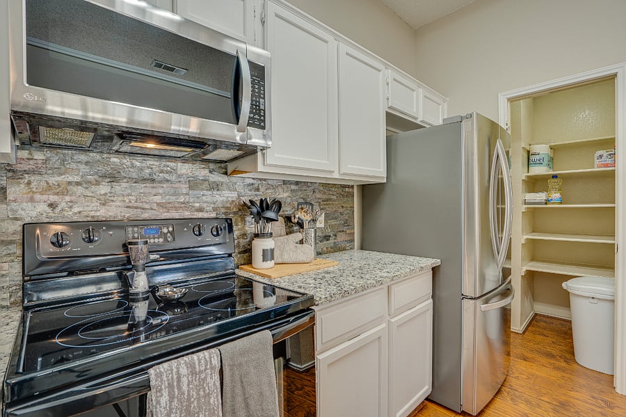 Full size appliances are maintained in like new condition