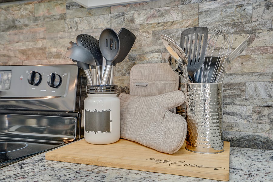 Kitchen amenities
