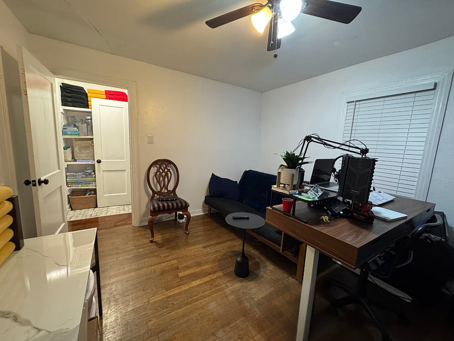 BR2 / Office Desk Space
