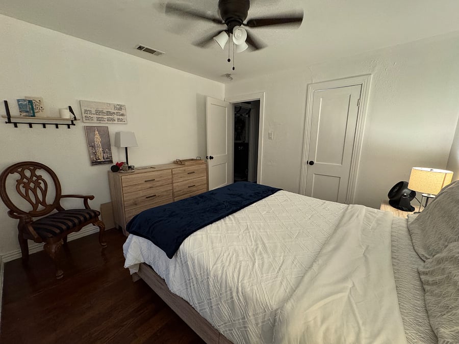 BR1 Queen Size Bed